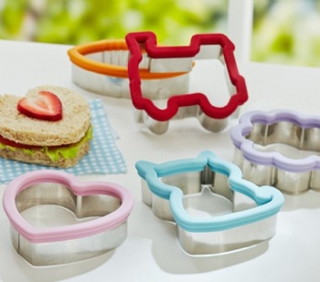 PLASTIC SANDWICH CUTTER