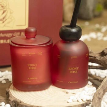 Rosewood scented candle