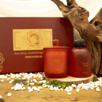 Rosewood scented candle